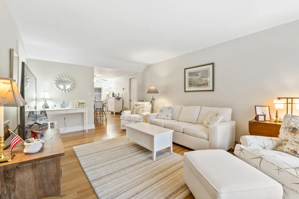 589 York Street York ME 03909