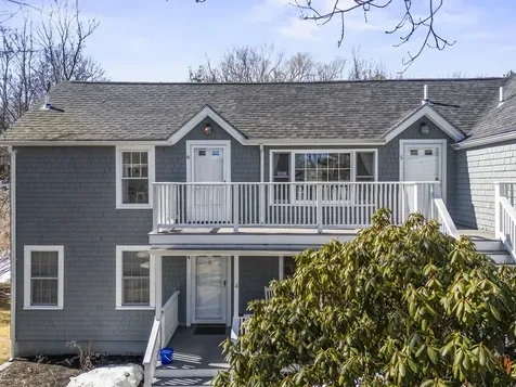 589 York Street York ME 03909