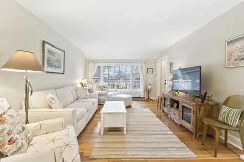 589 York Street York ME 03909