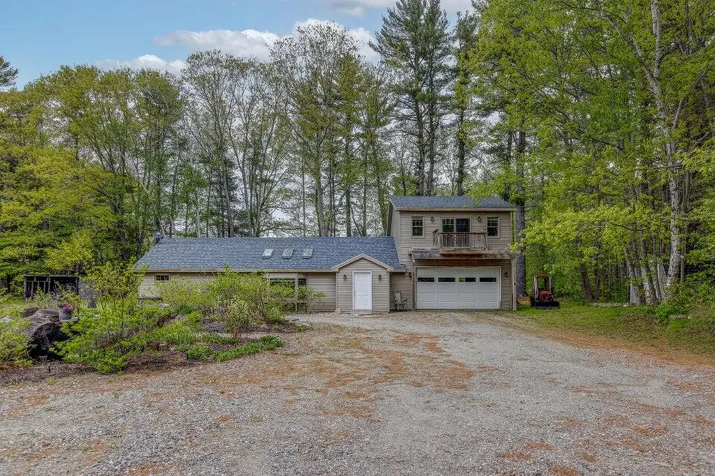 24 Dolloff Drive Brunswick ME 04011