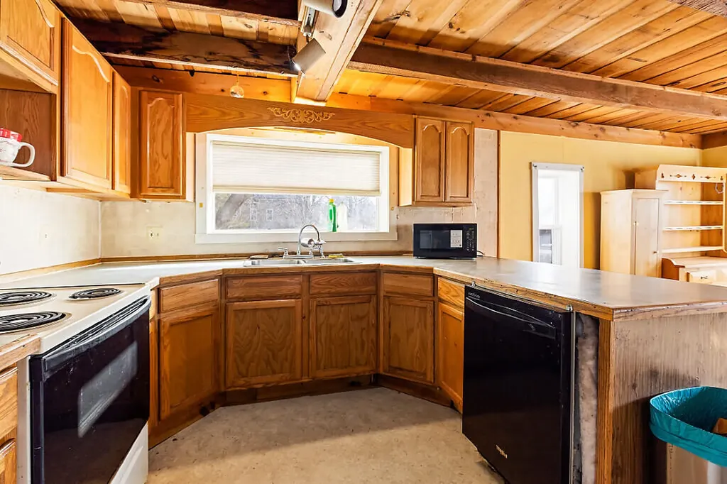 16 Maple Street Vassalboro ME 04989