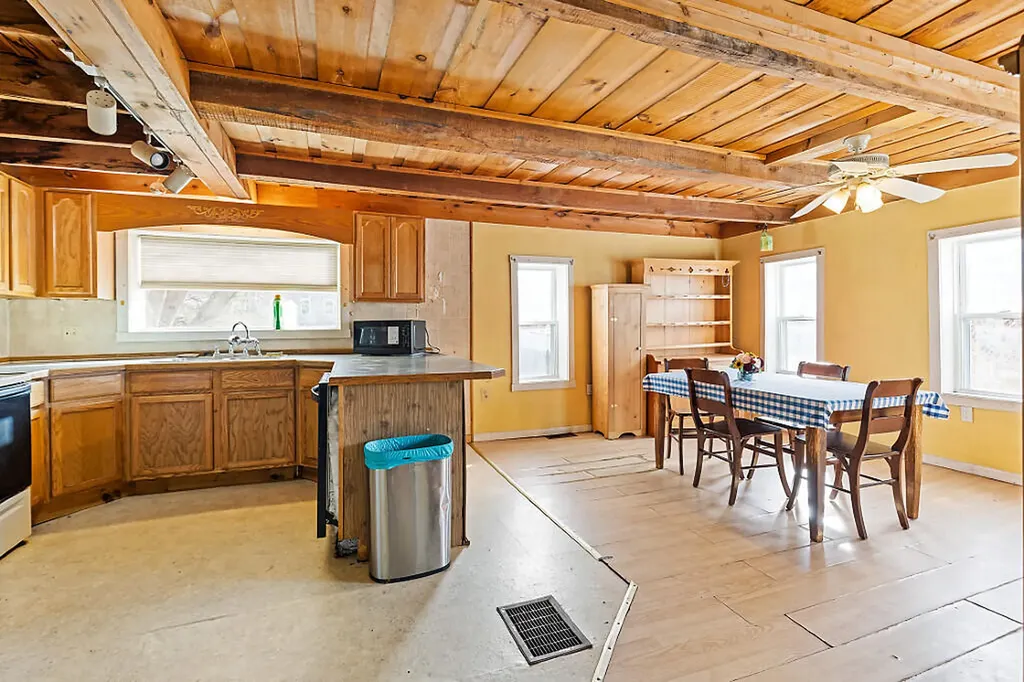 16 Maple Street Vassalboro ME 04989