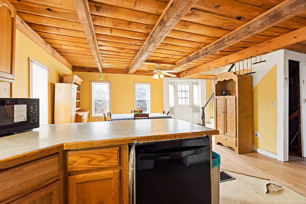 16 Maple Street Vassalboro ME 04989