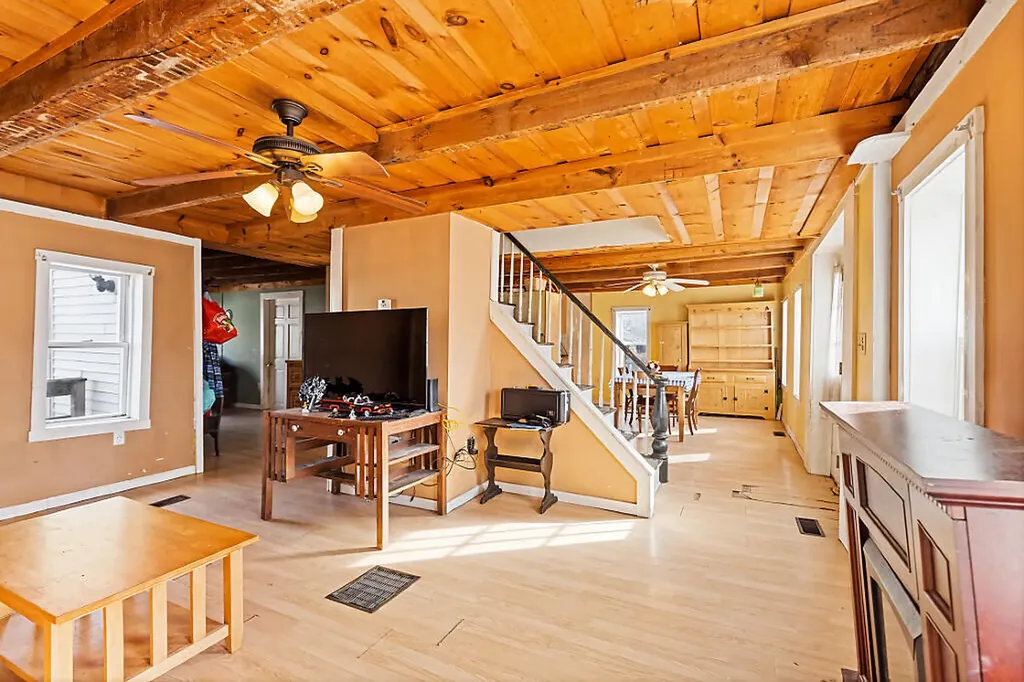 16 Maple Street Vassalboro ME 04989