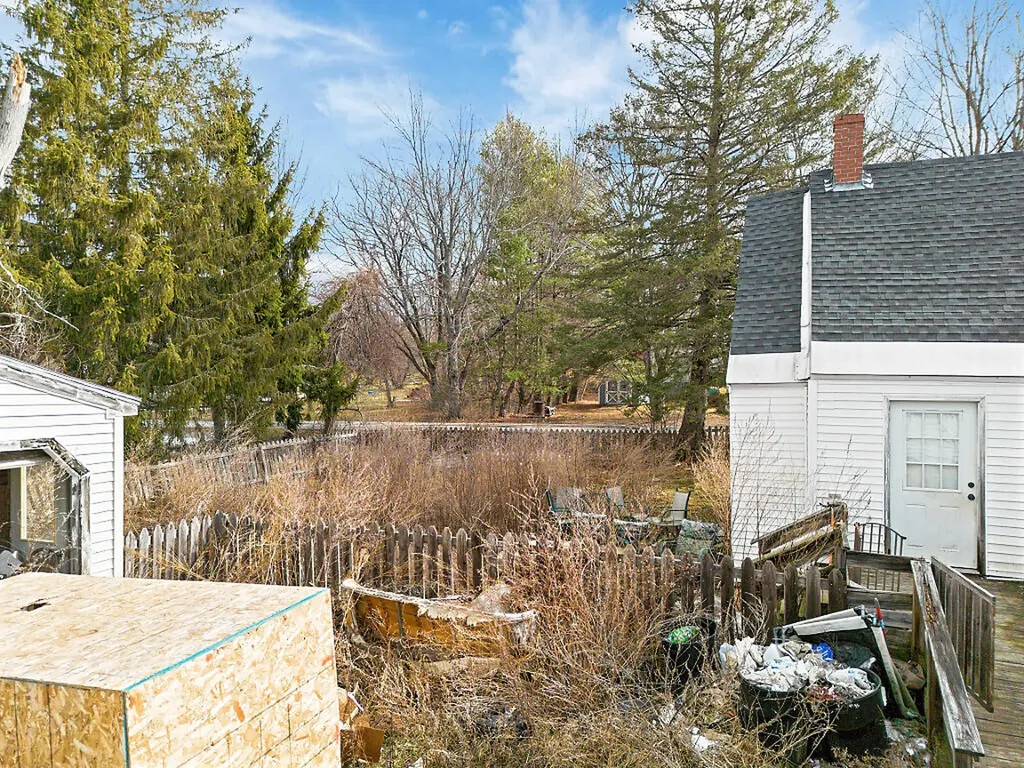 16 Maple Street Vassalboro ME 04989