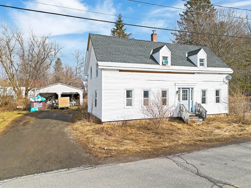 16 Maple Street Vassalboro ME 04989