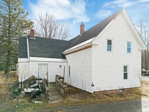 16 Maple Street Vassalboro ME 04989
