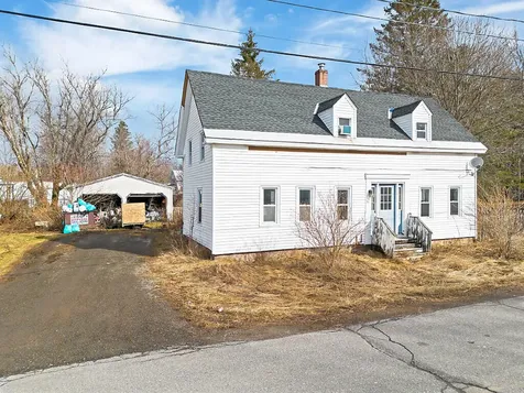 16 Maple Street Vassalboro ME 04989