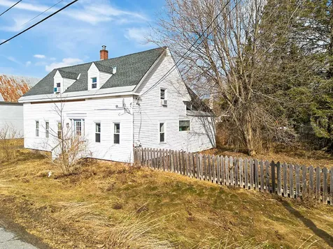 16 Maple Street Vassalboro ME 04989