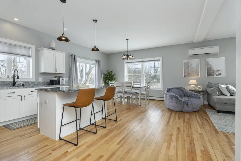 81 Queen Street Gorham ME 04038