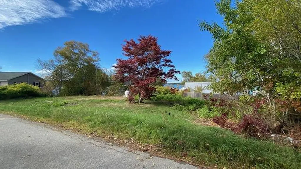 11 Lovelace Street Eastport ME 04631