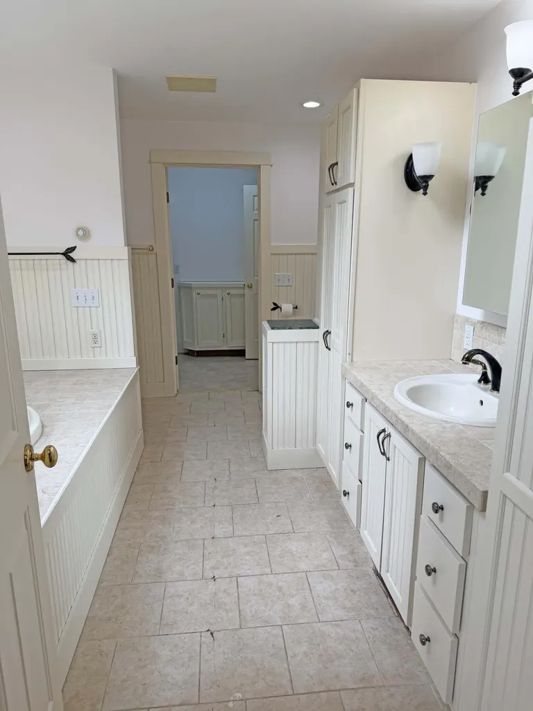 84 Mosely Point Lane Lamoine ME 04605