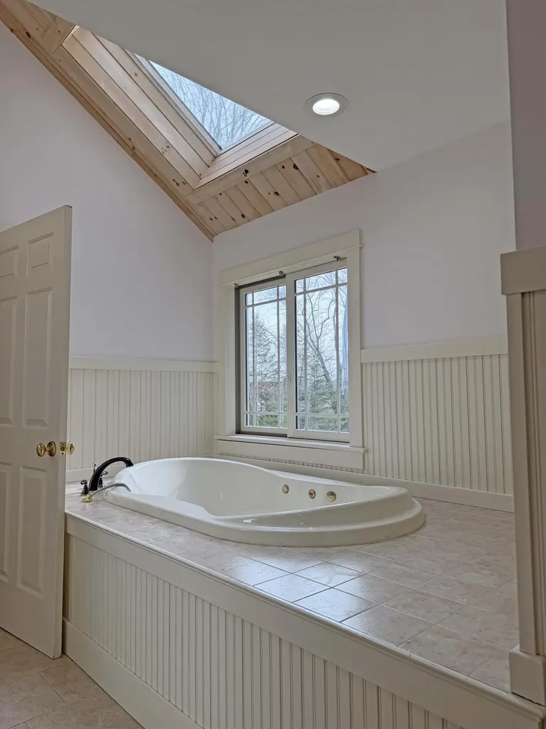 84 Mosely Point Lane Lamoine ME 04605