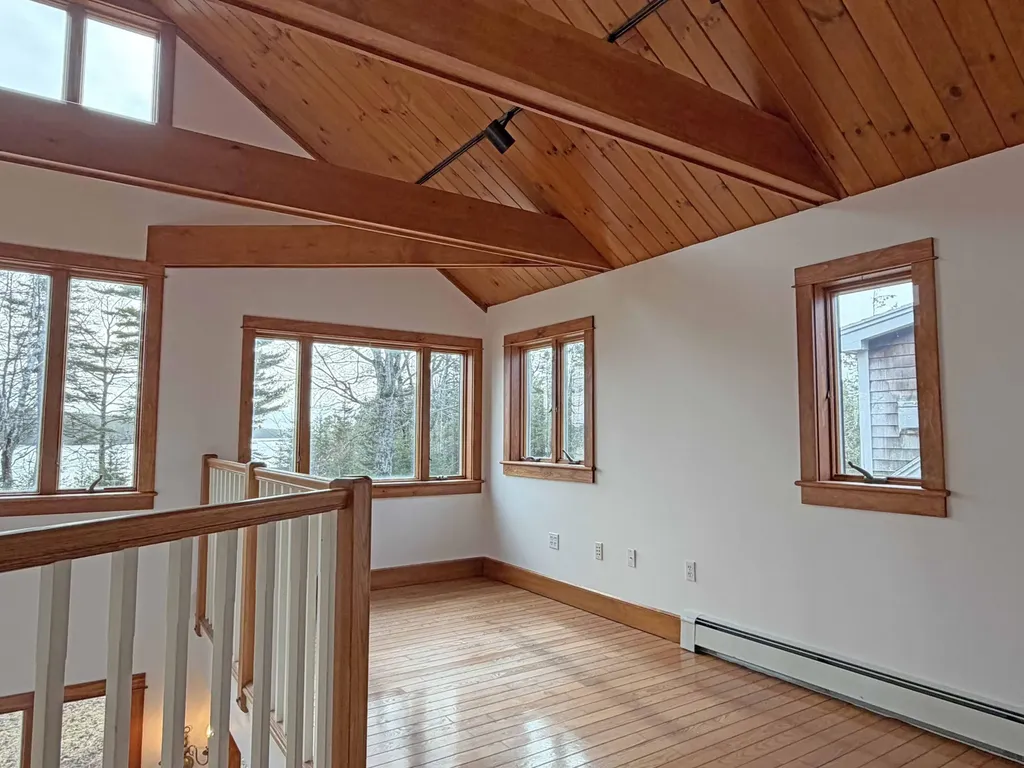 84 Mosely Point Lane Lamoine ME 04605