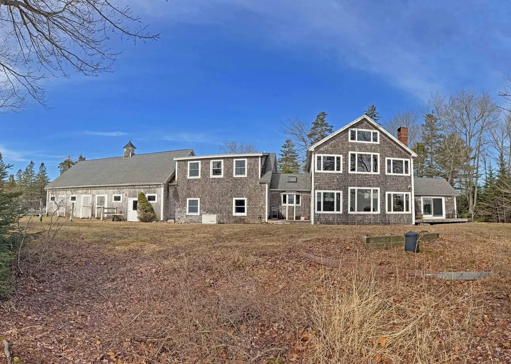 84 Mosely Point Lane Lamoine ME 04605