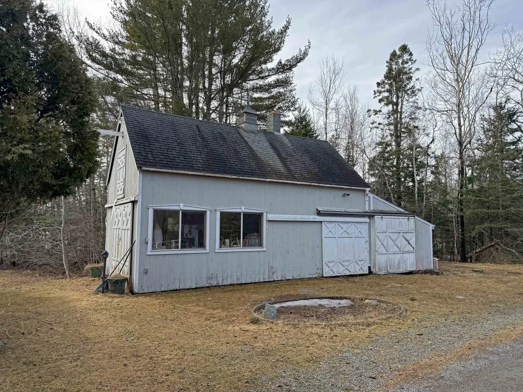 84 Mosely Point Lane Lamoine ME 04605