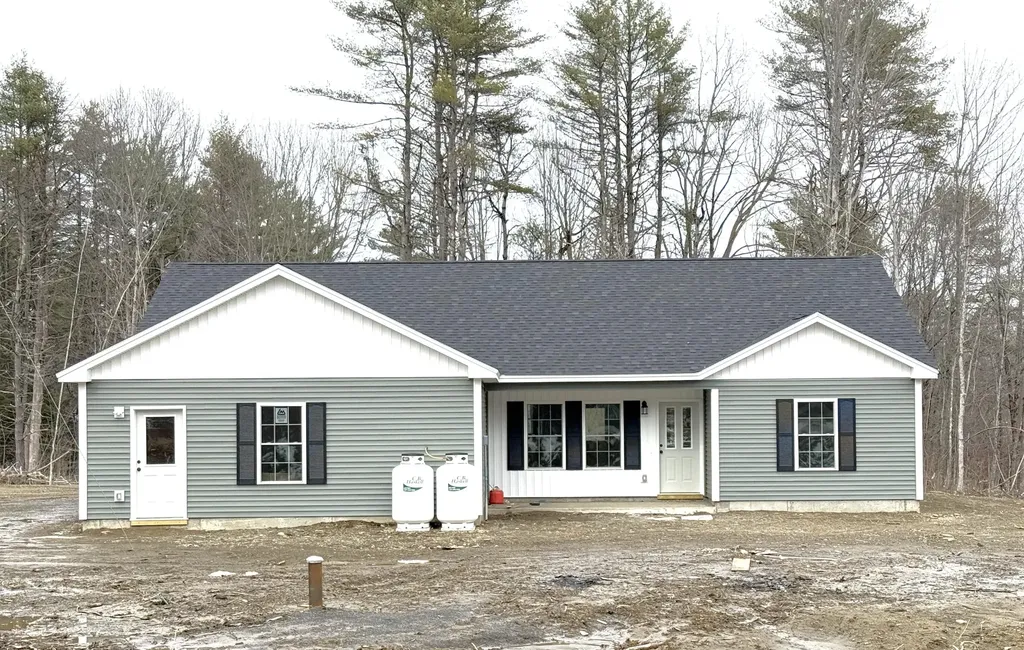 5 Pinewood Drive Windsor ME 04363