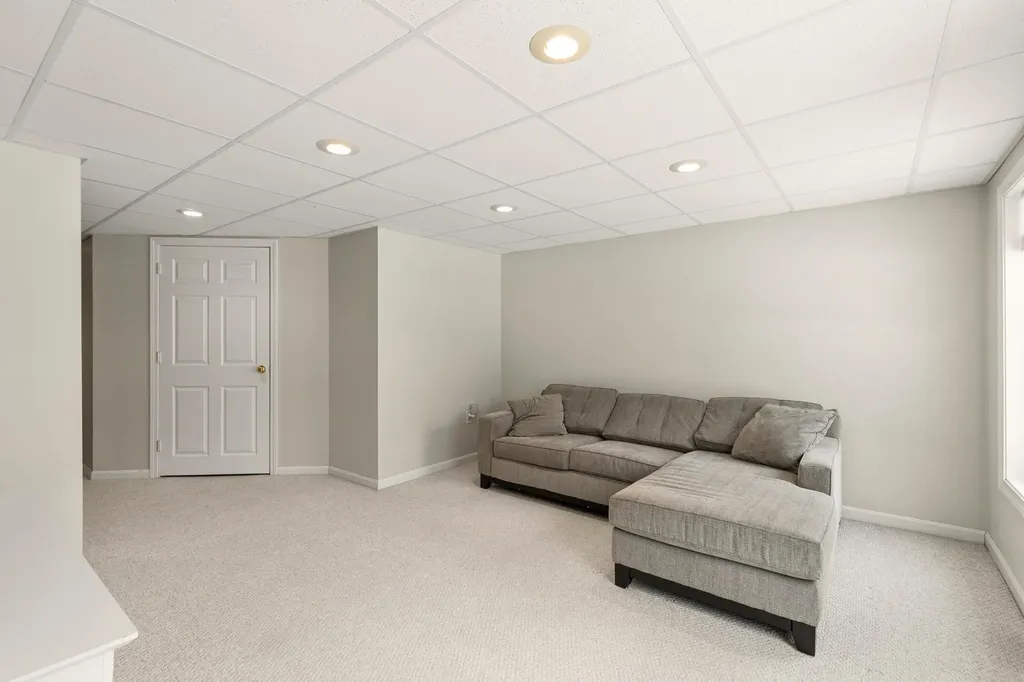 4 Solomon Drive Windham ME 04062