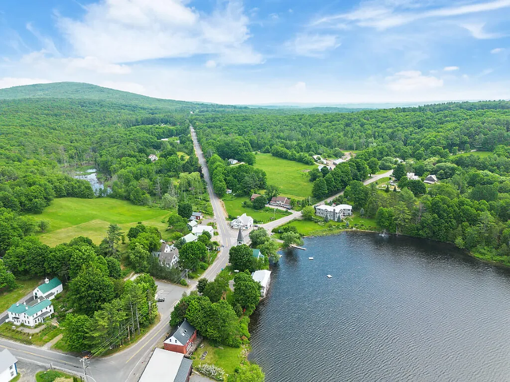 14 Main Street Mount Vernon ME 04352