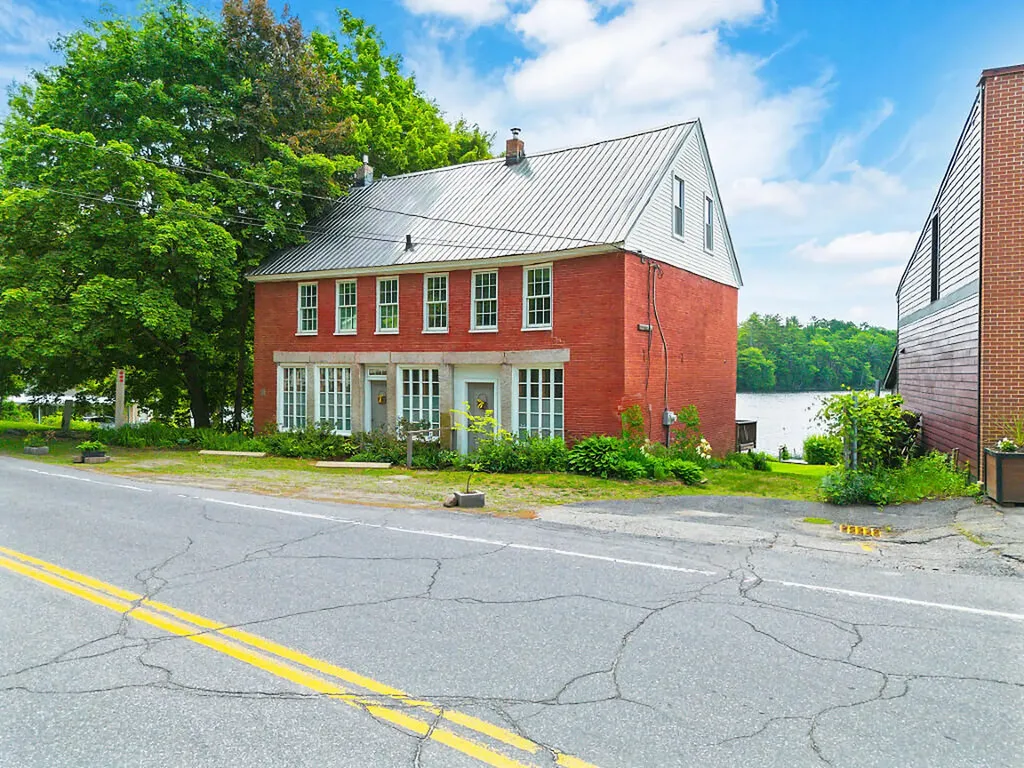14 Main Street Mount Vernon ME 04352
