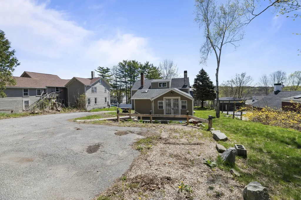 7 Spring Street Hallowell ME 04347
