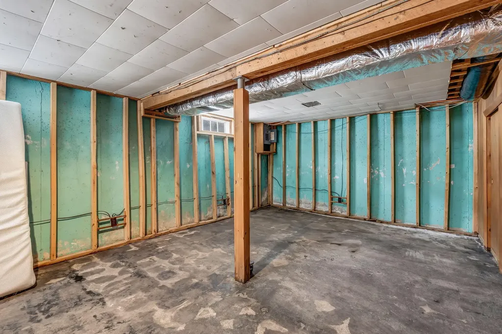 6 Hillcrest Street Gardiner ME 04345