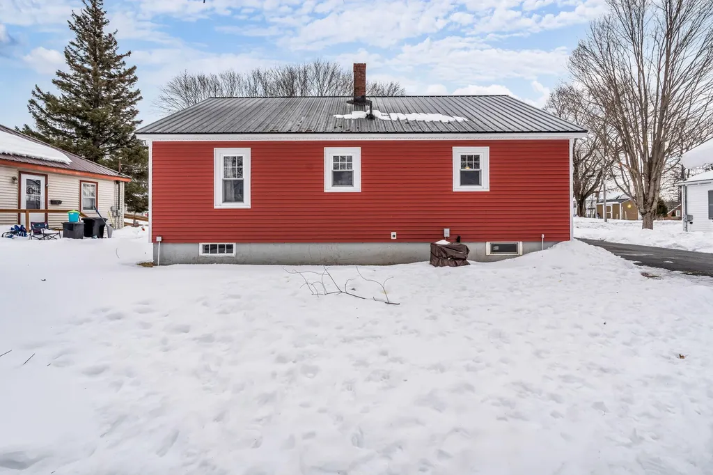 6 Hillcrest Street Gardiner ME 04345