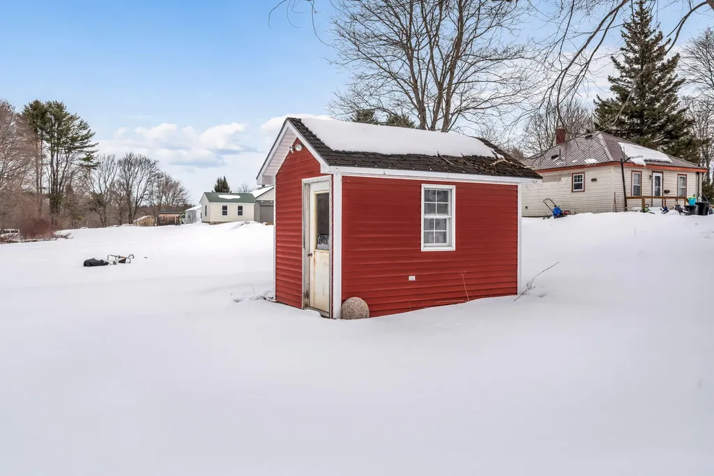 6 Hillcrest Street Gardiner ME 04345