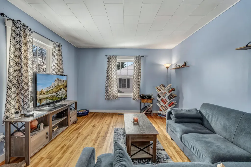 6 Hillcrest Street Gardiner ME 04345