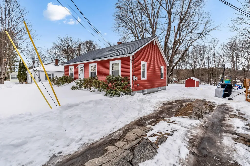 6 Hillcrest Street Gardiner ME 04345
