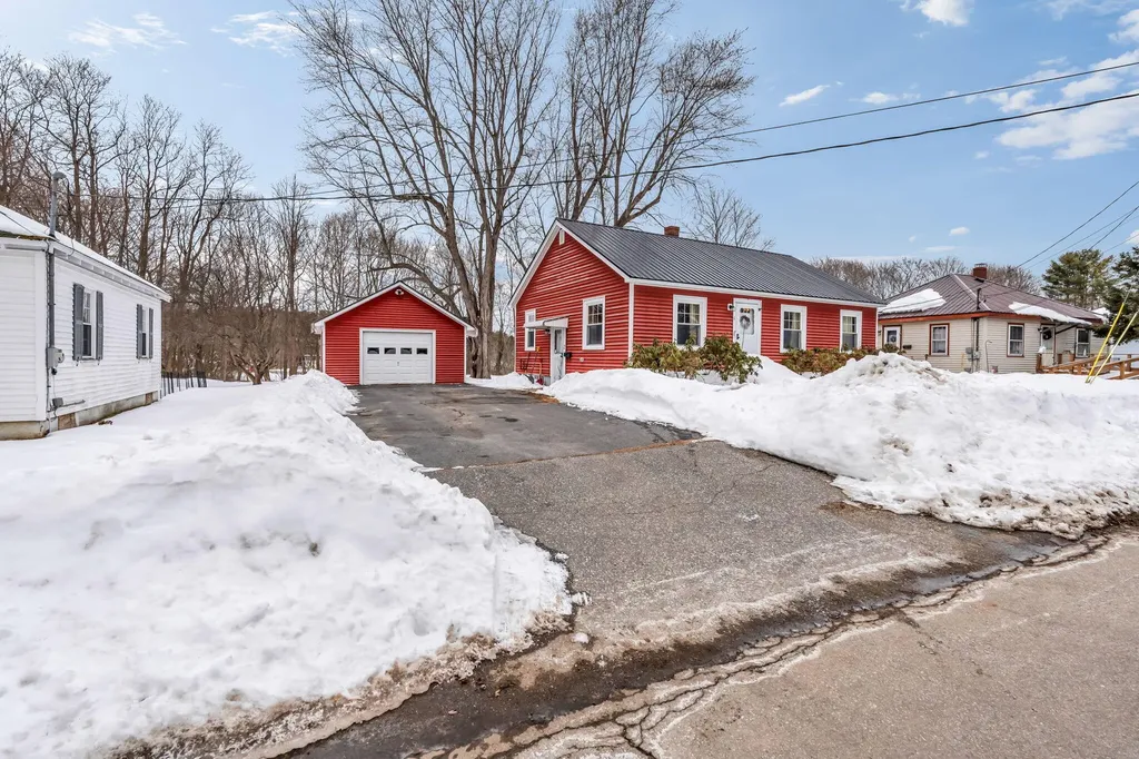 6 Hillcrest Street Gardiner ME 04345