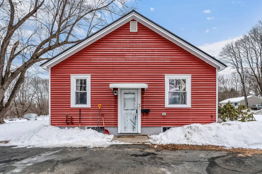 6 Hillcrest Street Gardiner ME 04345