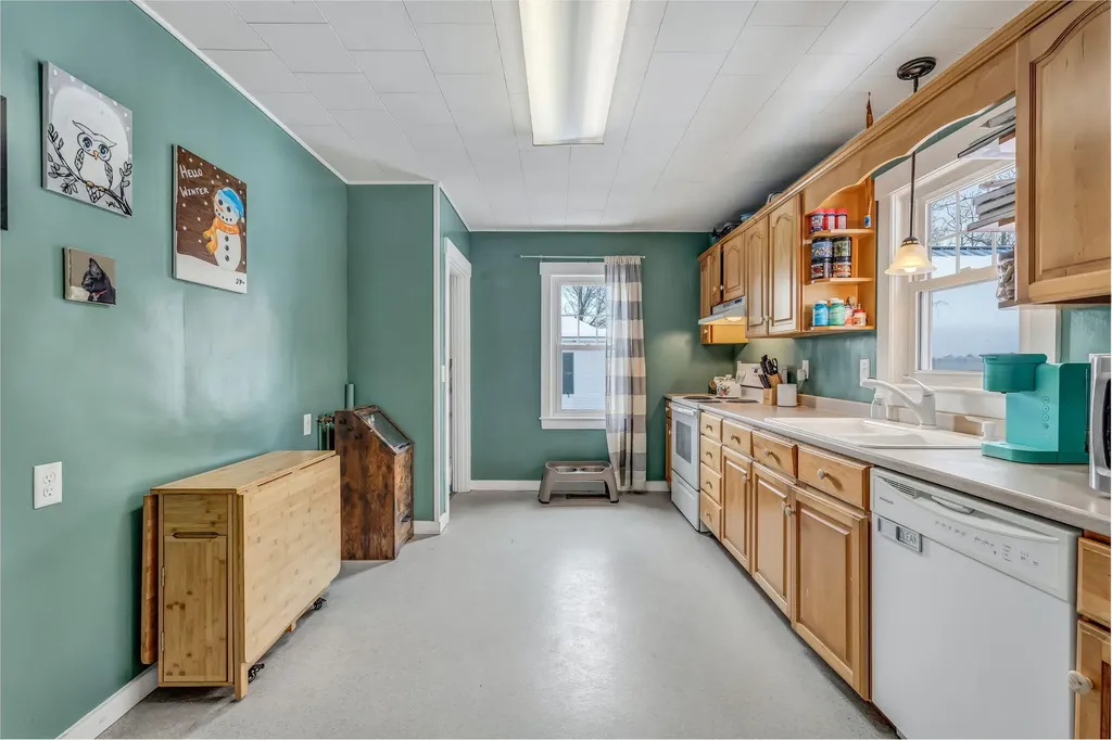 6 Hillcrest Street Gardiner ME 04345