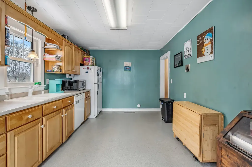 6 Hillcrest Street Gardiner ME 04345