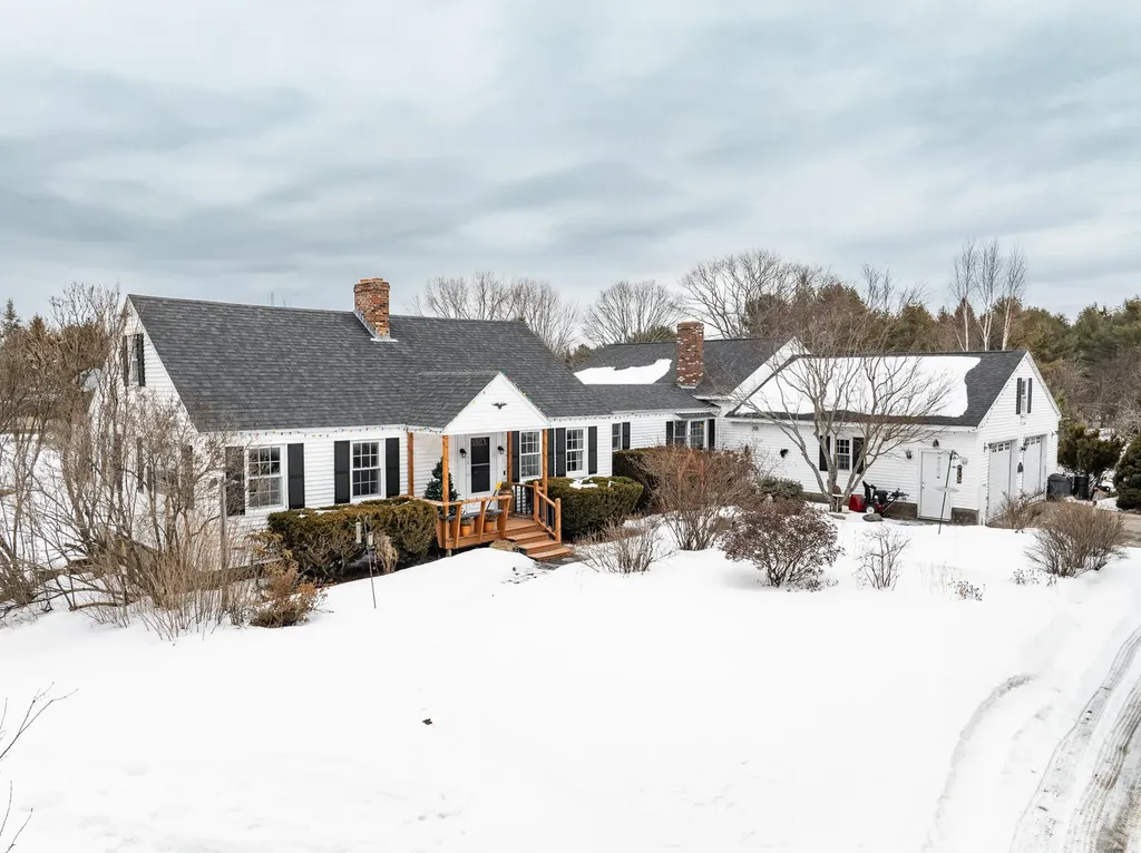 2897 Route 2 Hermon ME 04401