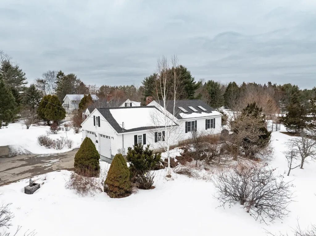 2897 Route 2 Hermon ME 04401