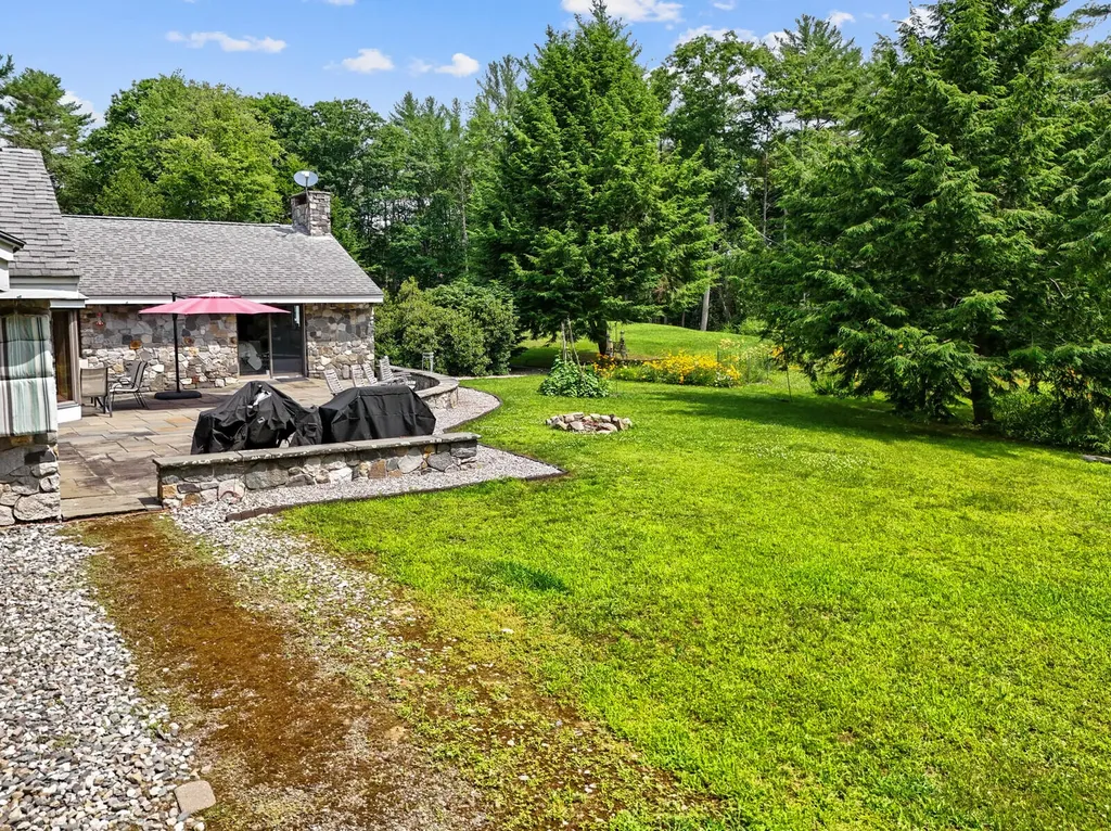 16 Davis Point Road Wayne ME 04284