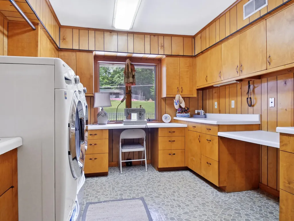 16 Davis Point Road Wayne ME 04284