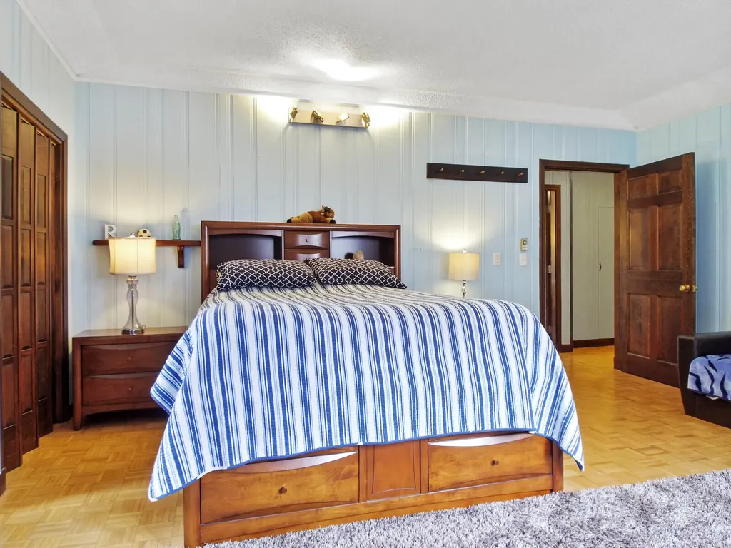 16 Davis Point Road Wayne ME 04284