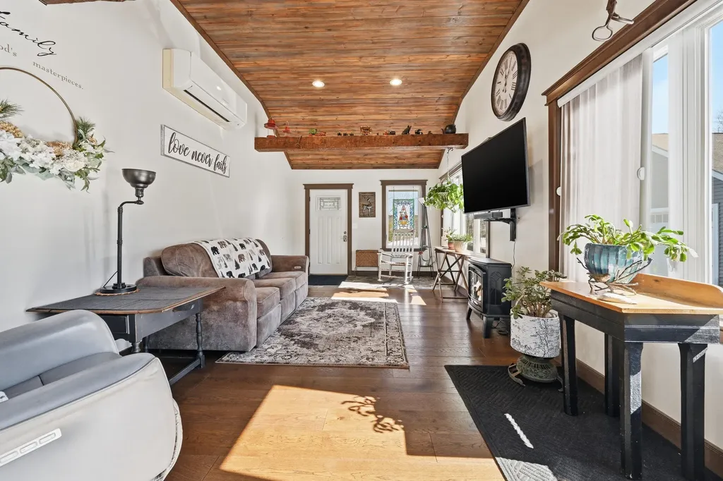 35 Pierce Road Oxford ME 04270