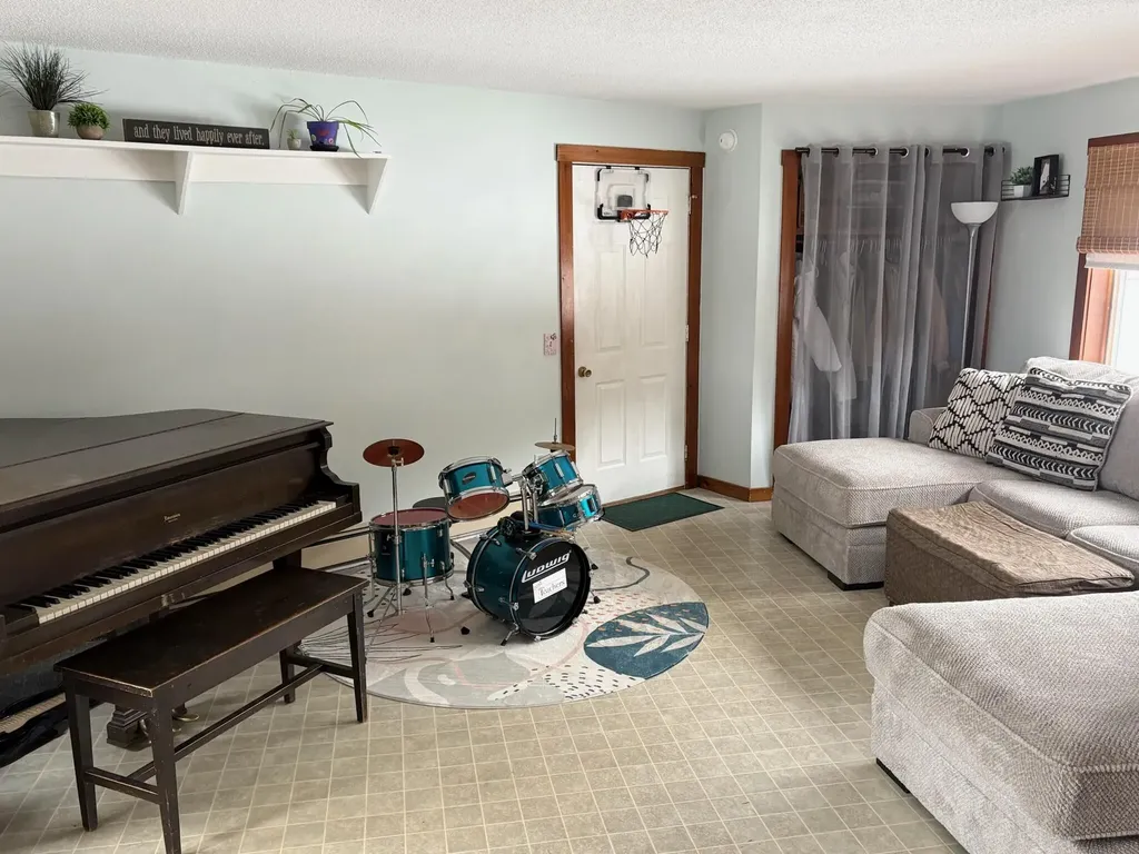 593 W Main Street Waldoboro ME 04572