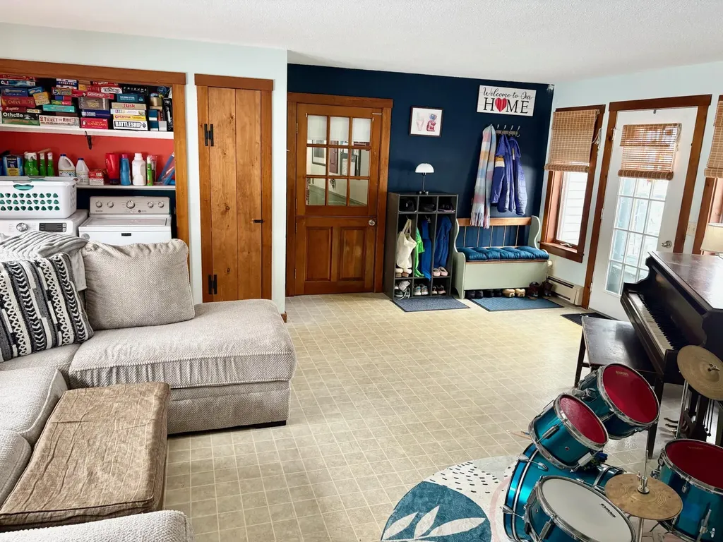593 W Main Street Waldoboro ME 04572