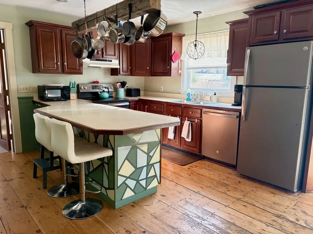 593 W Main Street Waldoboro ME 04572