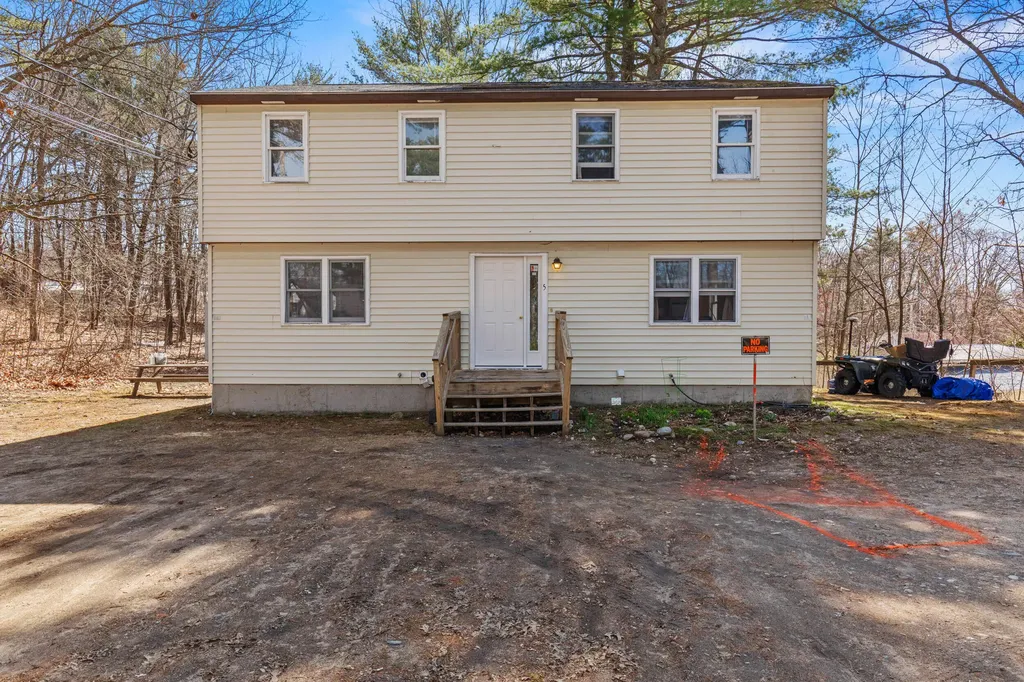5 Appleby Street Sanford ME 04073