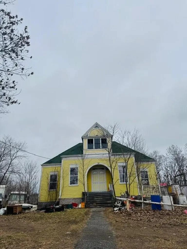 90 N Main Street Monmouth ME 04265