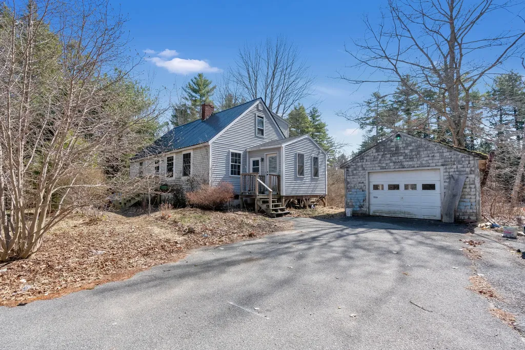 22 Burnham Road Gorham ME 04038