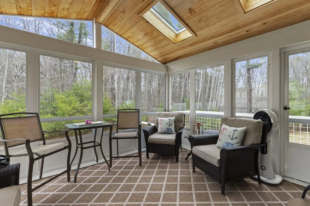 5 Izzy Lane Kittery ME 03904