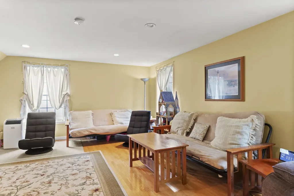 5 Izzy Lane Kittery ME 03904