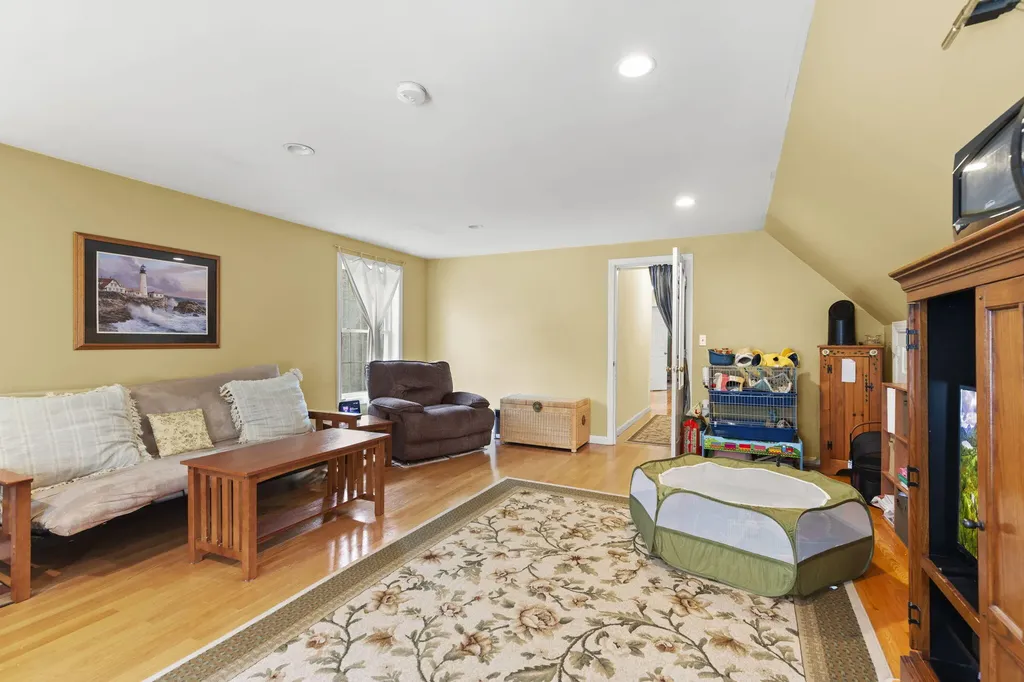 5 Izzy Lane Kittery ME 03904