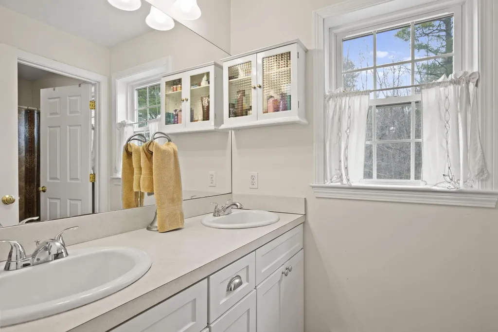 5 Izzy Lane Kittery ME 03904